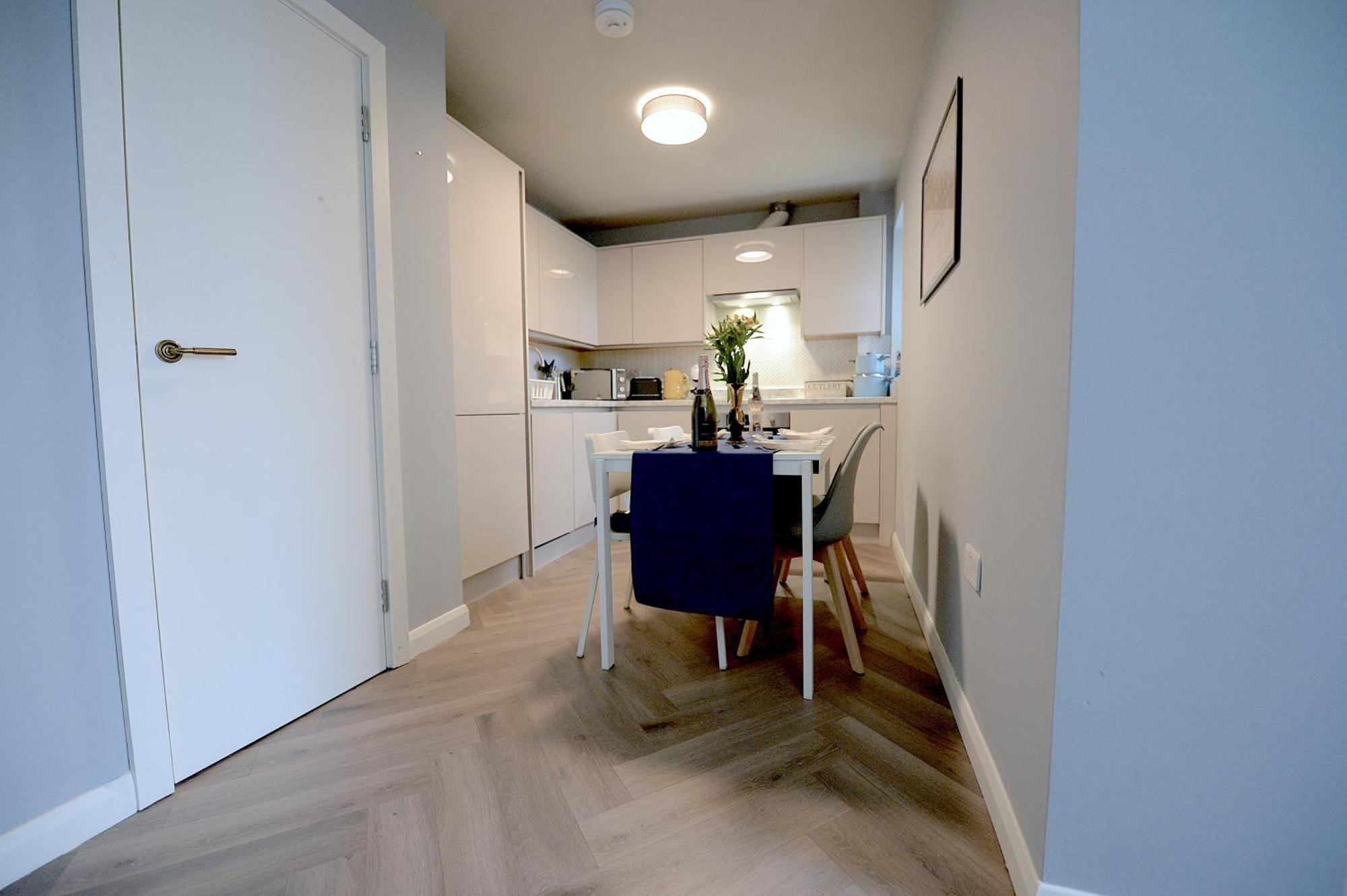 2 Bed Terraced Flat Piccadilly Line Lejlighed London Eksteriør billede