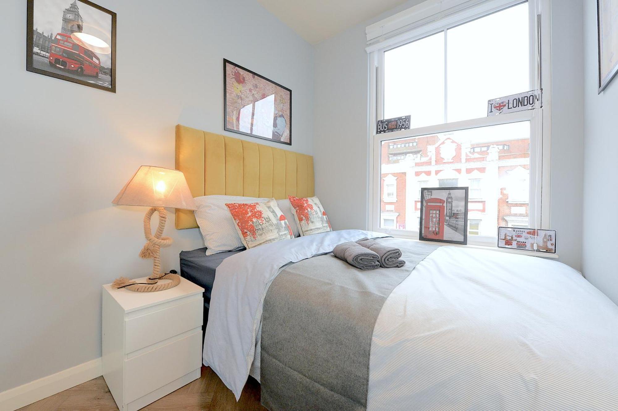 2 Bed Terraced Flat Piccadilly Line Lejlighed London Eksteriør billede