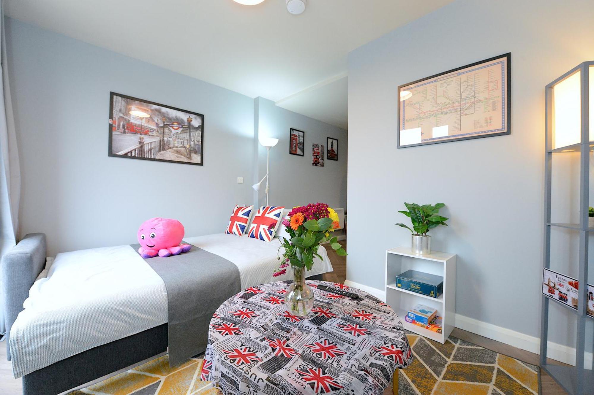 2 Bed Terraced Flat Piccadilly Line Lejlighed London Eksteriør billede