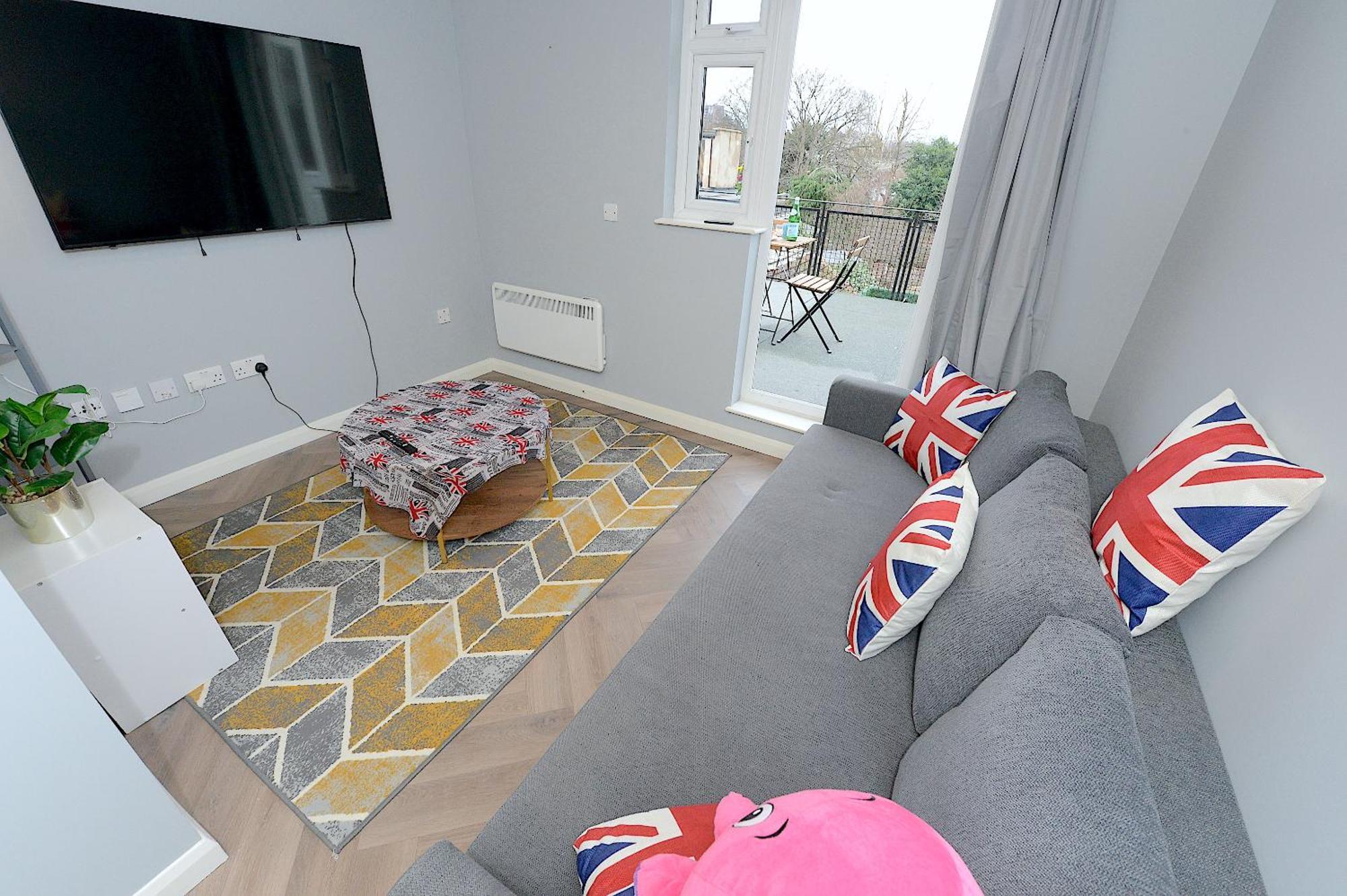 2 Bed Terraced Flat Piccadilly Line Lejlighed London Eksteriør billede