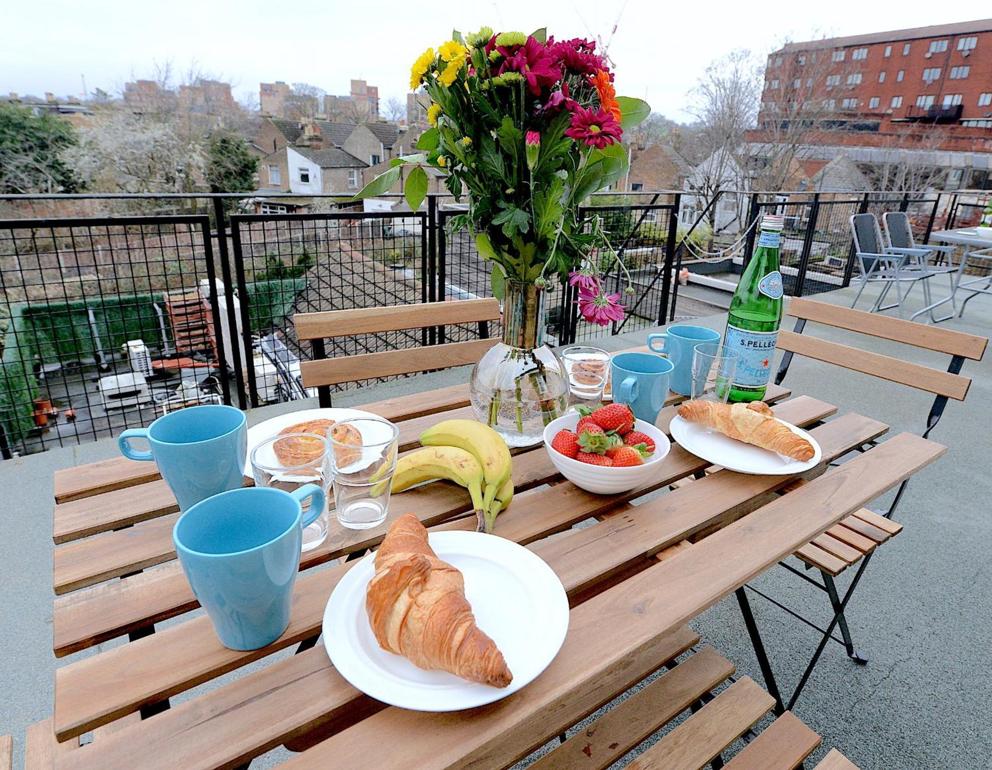 2 Bed Terraced Flat Piccadilly Line Lejlighed London Eksteriør billede