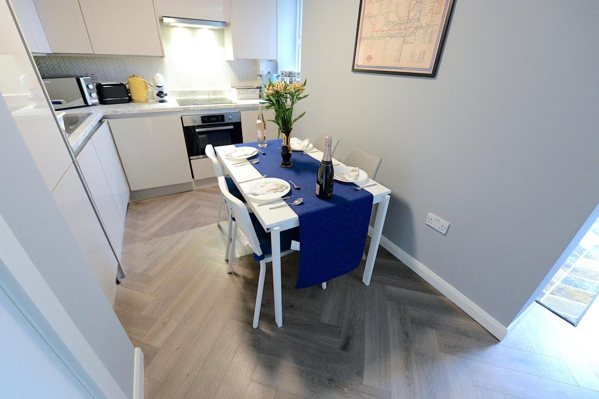 2 Bed Terraced Flat Piccadilly Line Lejlighed London Eksteriør billede