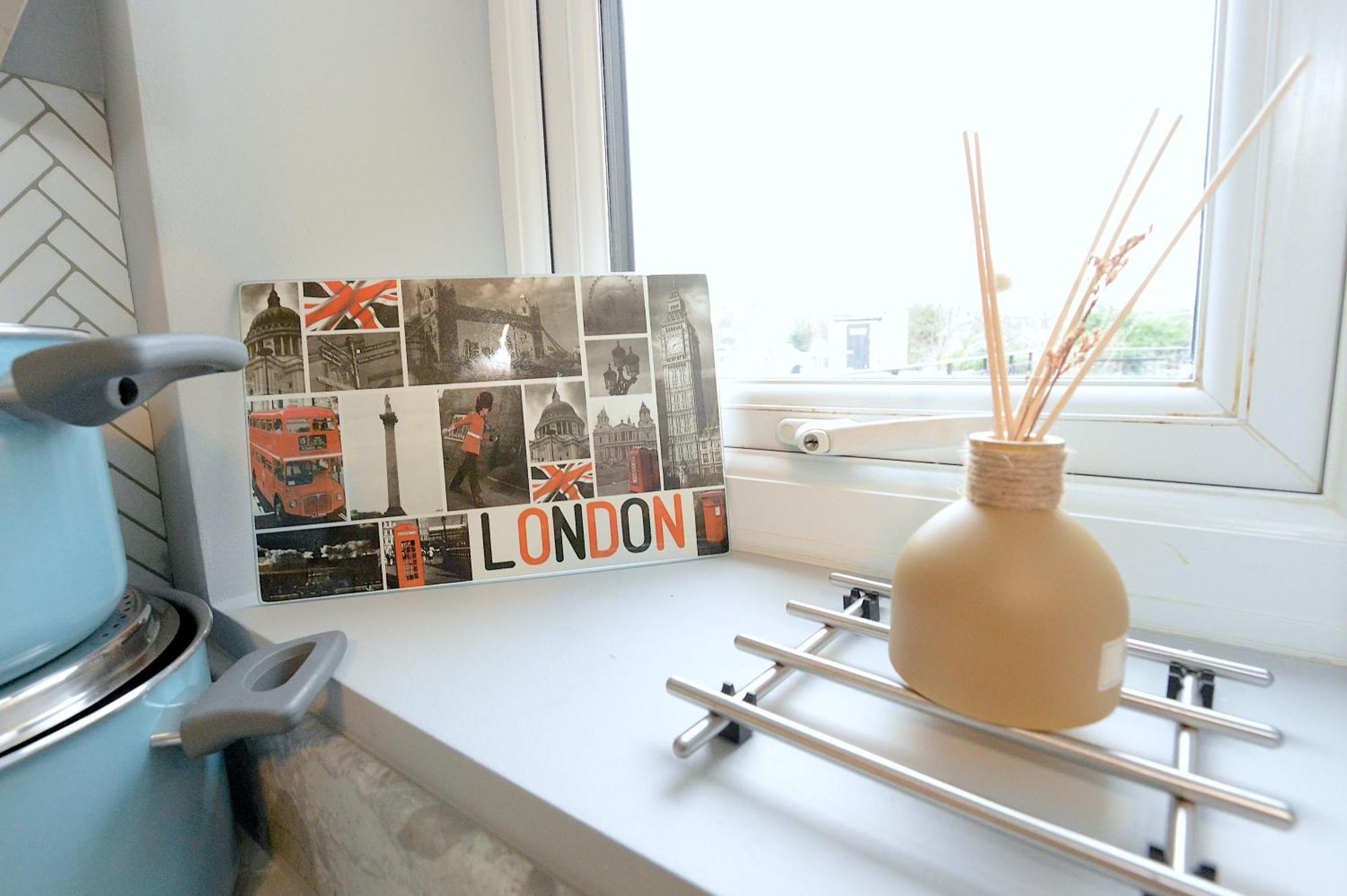 2 Bed Terraced Flat Piccadilly Line Lejlighed London Eksteriør billede