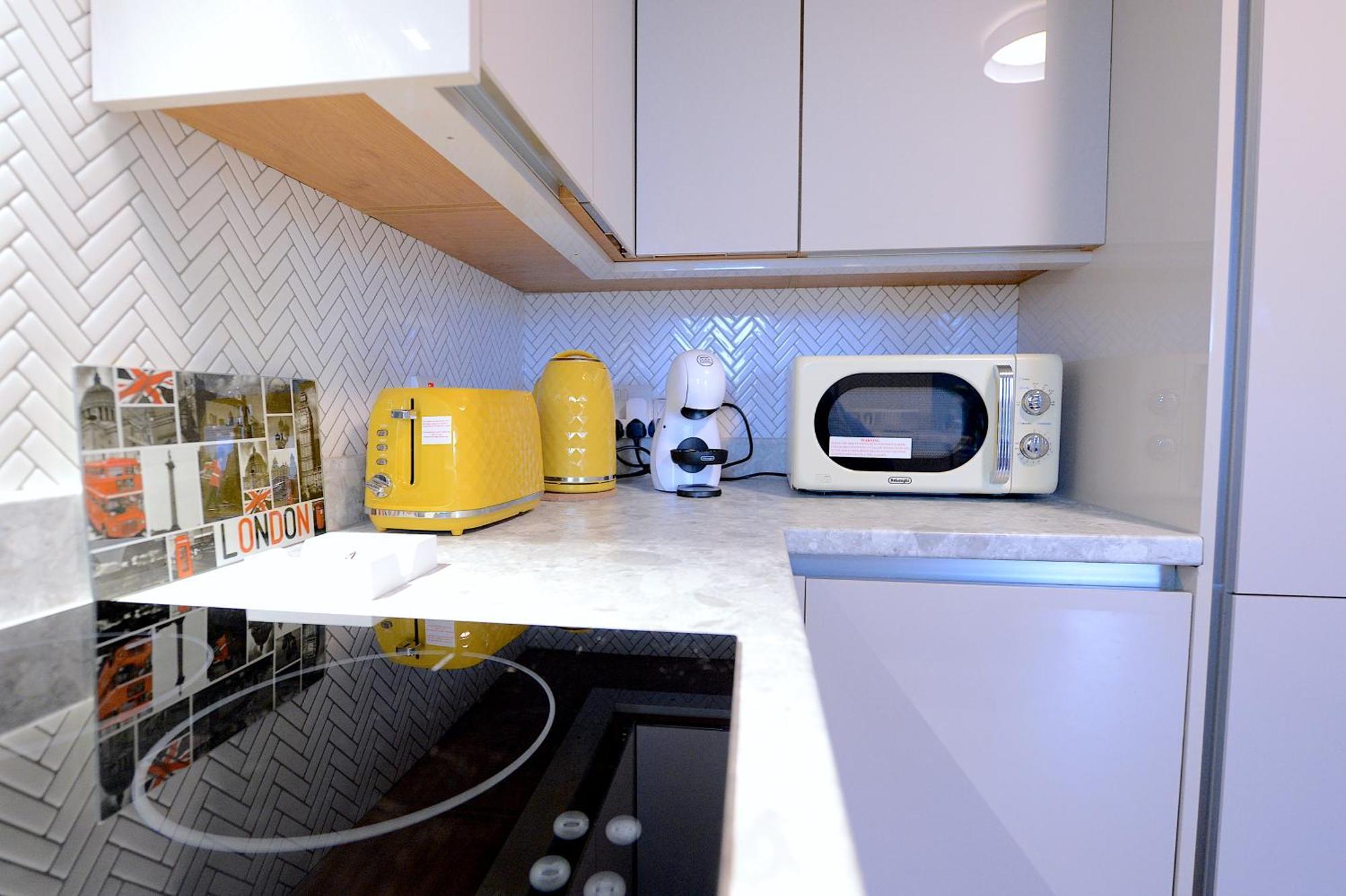2 Bed Terraced Flat Piccadilly Line Lejlighed London Eksteriør billede