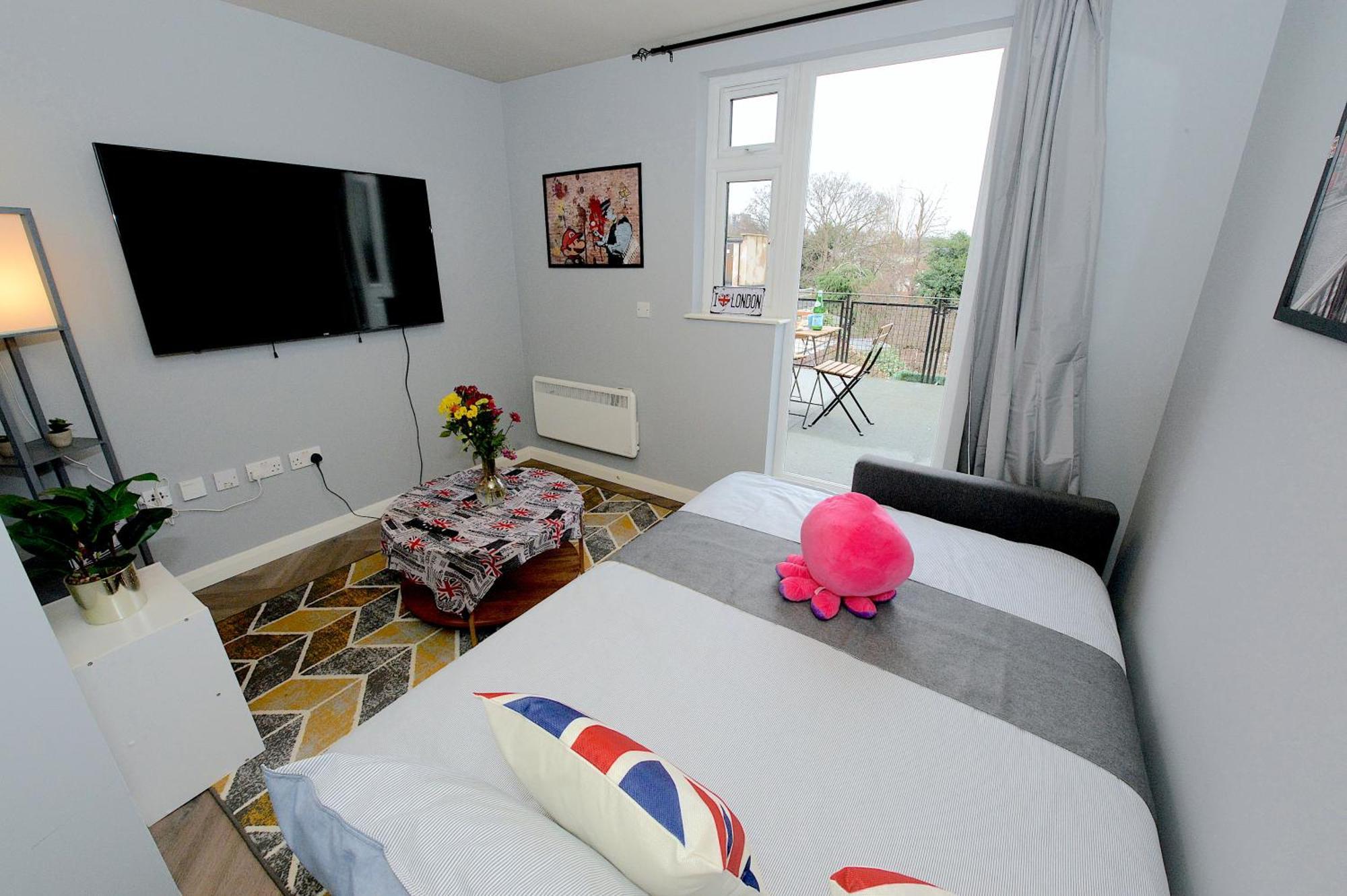 2 Bed Terraced Flat Piccadilly Line Lejlighed London Eksteriør billede