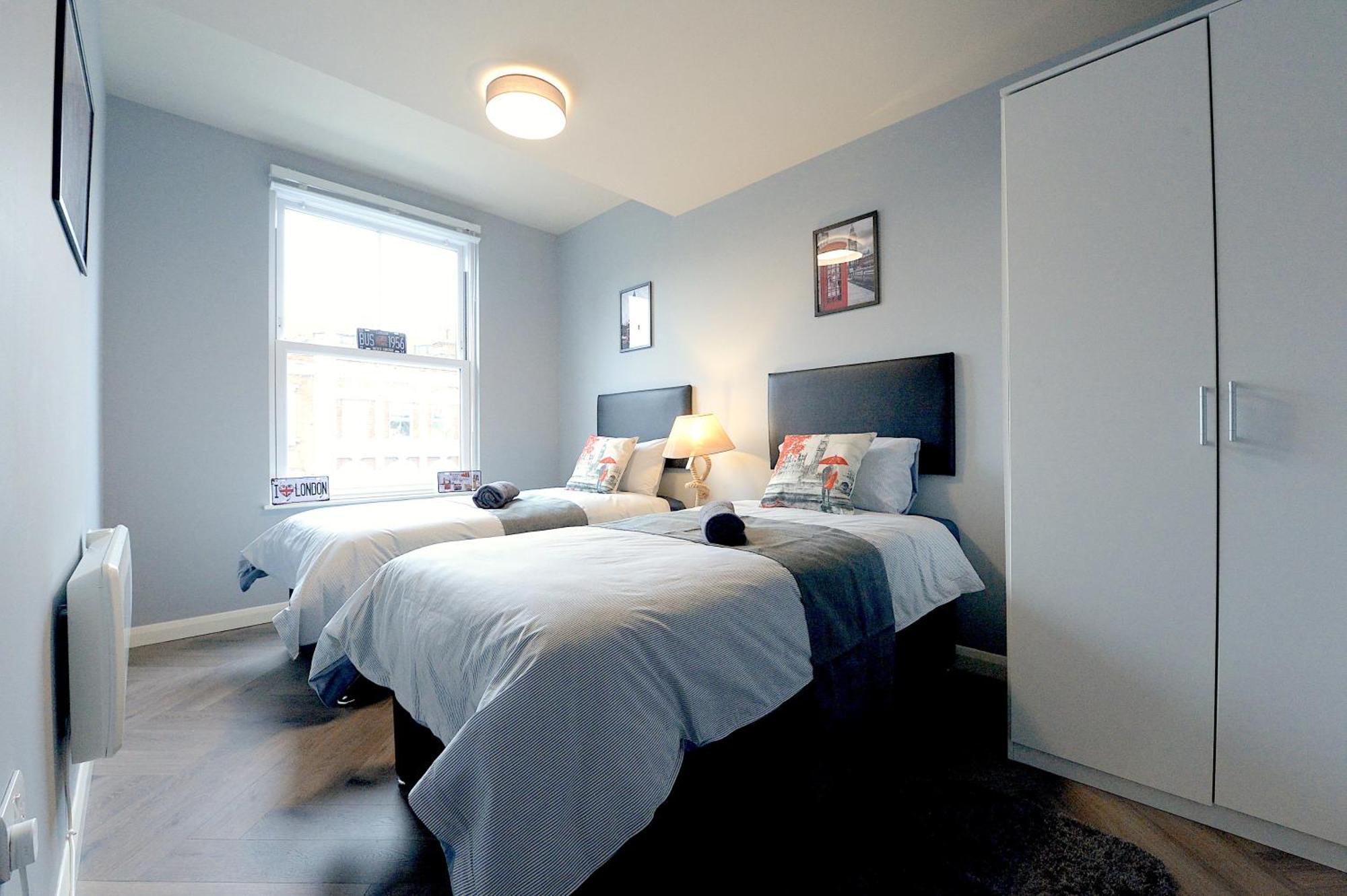 2 Bed Terraced Flat Piccadilly Line Lejlighed London Eksteriør billede