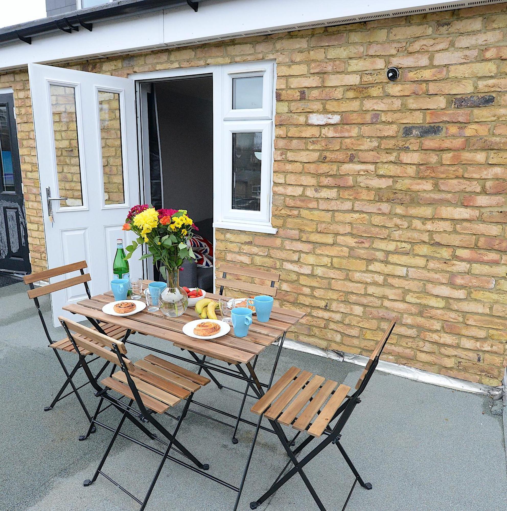 2 Bed Terraced Flat Piccadilly Line Lejlighed London Eksteriør billede